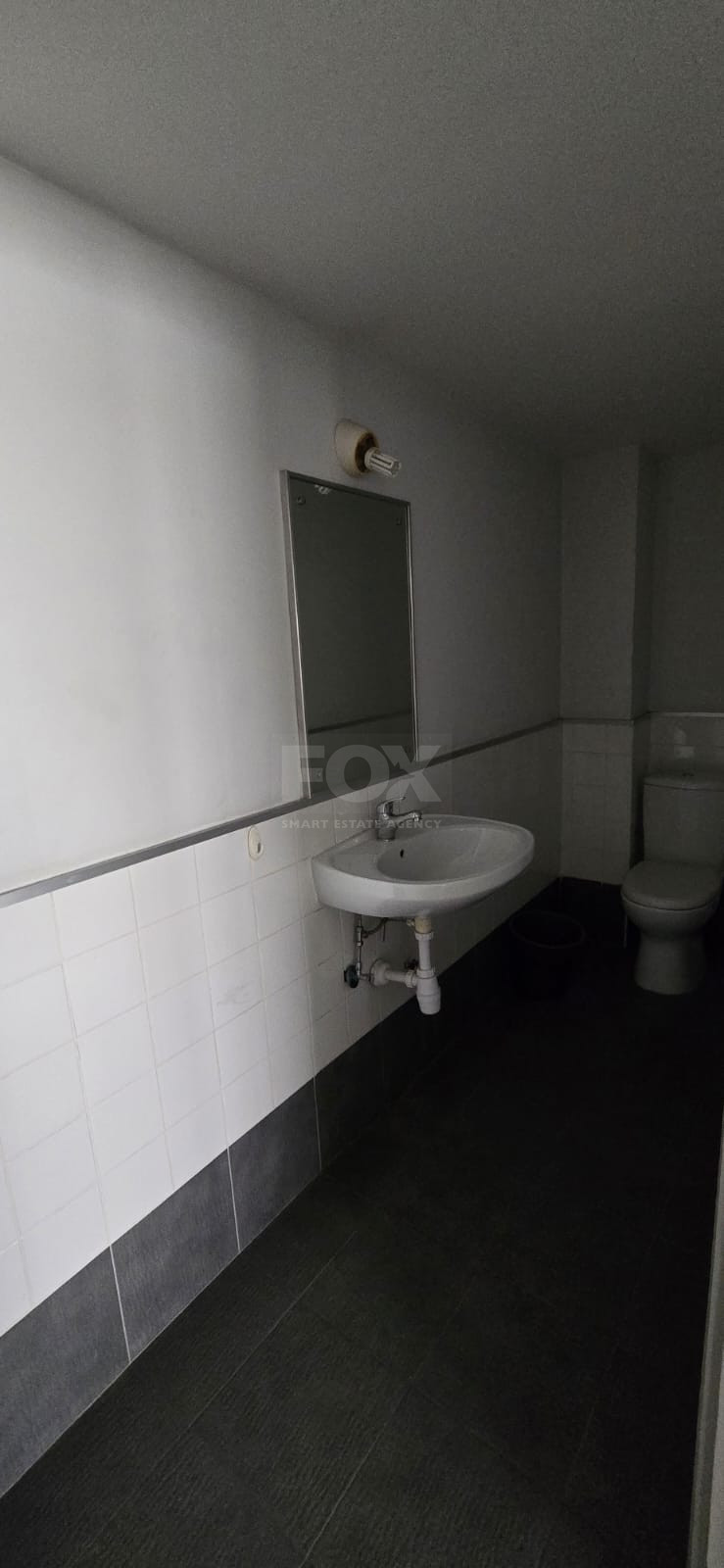 Shop for Rent on Makarios Avenue – 197 sqm Covered Area, 78 sqm Mezzanine