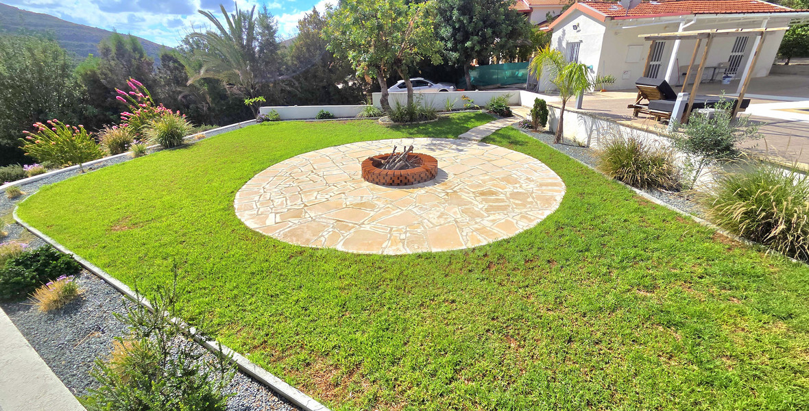 Private Five-Bedroom Villa with Separate Guest House, Swimming Pool and 2,400 m² Plot for Rent in Paramytha, Limassol, Near to the Heritage school