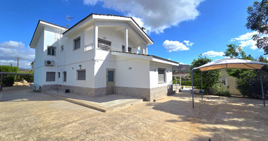 Private Five-Bedroom Villa with Separate Guest House, Swimming Pool and 2,400 m² Plot for Rent in Paramytha, Limassol, Near to the Heritage school