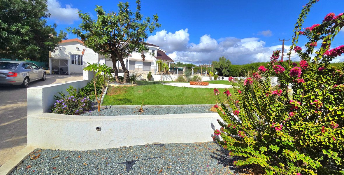 Private Five-Bedroom Villa with Separate Guest House, Swimming Pool and 2,400 m² Plot for Rent in Paramytha, Limassol, Near to the Heritage school