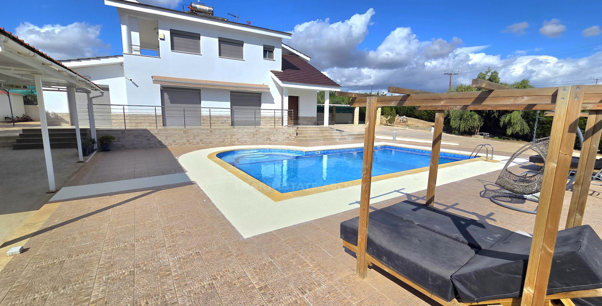 Private Five-Bedroom Villa with Separate Guest House, Swimming Pool and 2,400 m² Plot for Rent in Paramytha, Limassol, Near to the Heritage school