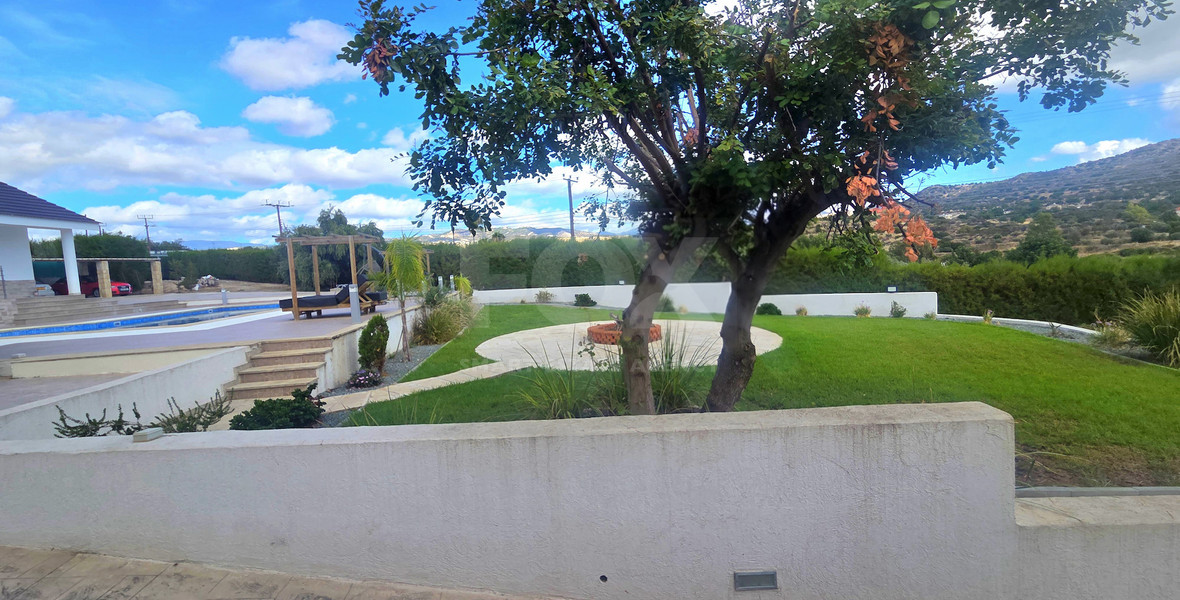 Private Five-Bedroom Villa with Separate Guest House, Swimming Pool and 2,400 m² Plot for Rent in Paramytha, Limassol, Near to the Heritage school
