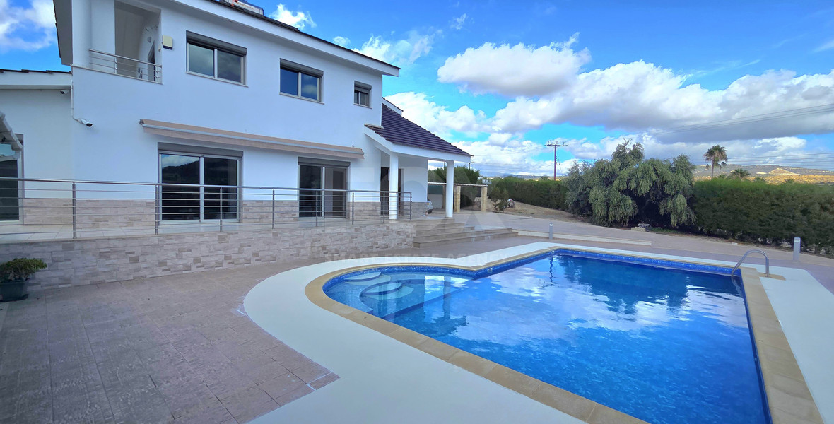 Private Five-Bedroom Villa with Separate Guest House, Swimming Pool and 2,400 m² Plot for Rent in Paramytha, Limassol, Near to the Heritage school