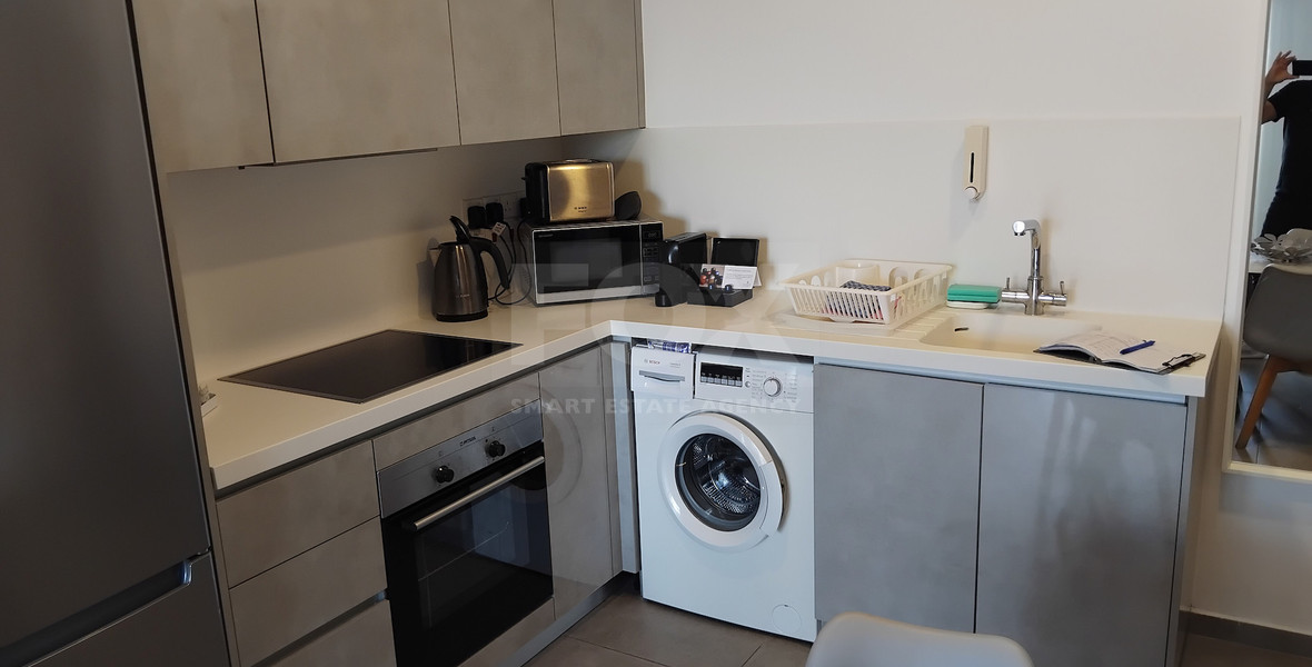 Furnished One-Bed Apartment in Universal with Pool & Gym for sale