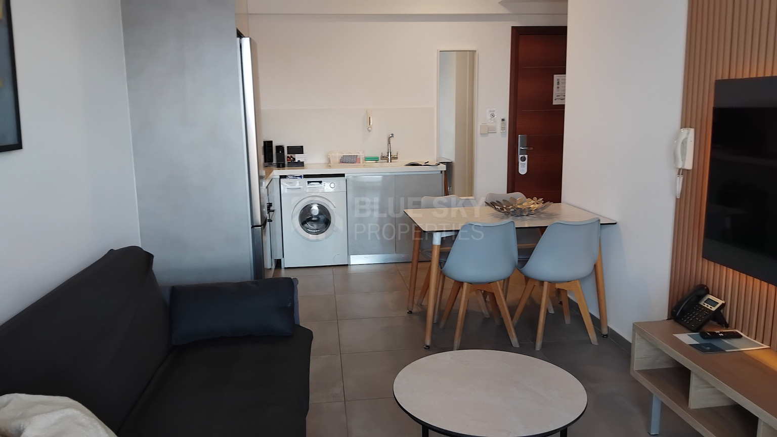 Furnished One-Bed Apartment in Universal with Pool & Gym for sale