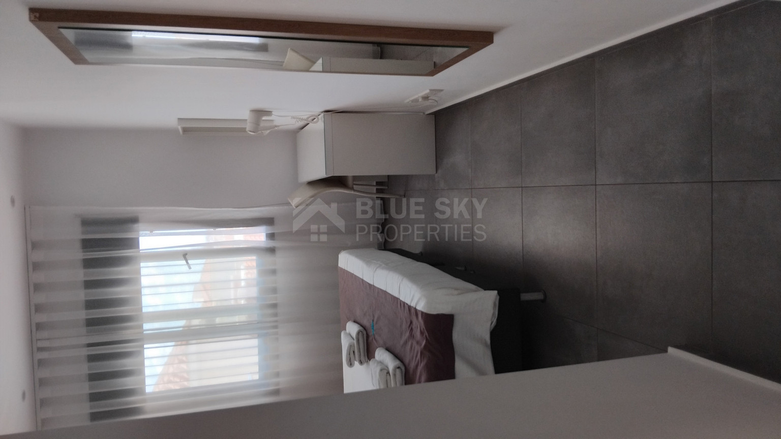 Furnished One-Bed Apartment in Universal with Pool & Gym for sale