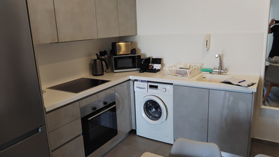 Furnished One-Bed Apartment in Universal with Pool & Gym for sale
