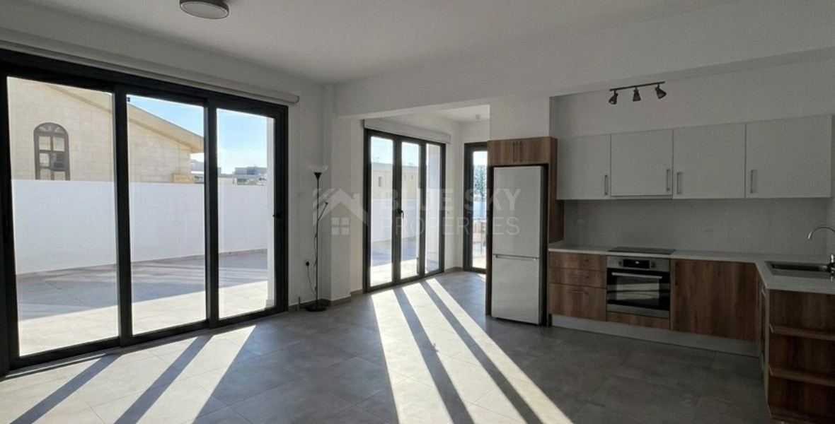 Modern 1-Bed Penthouse in Zakaki with City Views