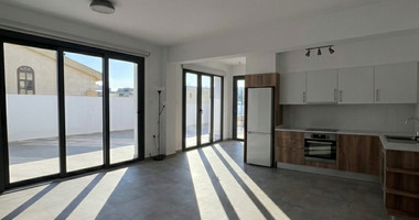 Modern 1-Bed Penthouse in Zakaki with City Views