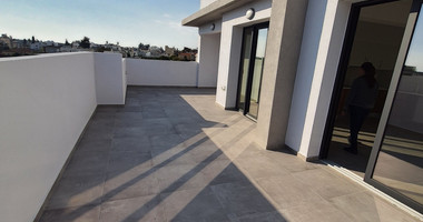 Modern 1-Bed Penthouse in Zakaki with City Views