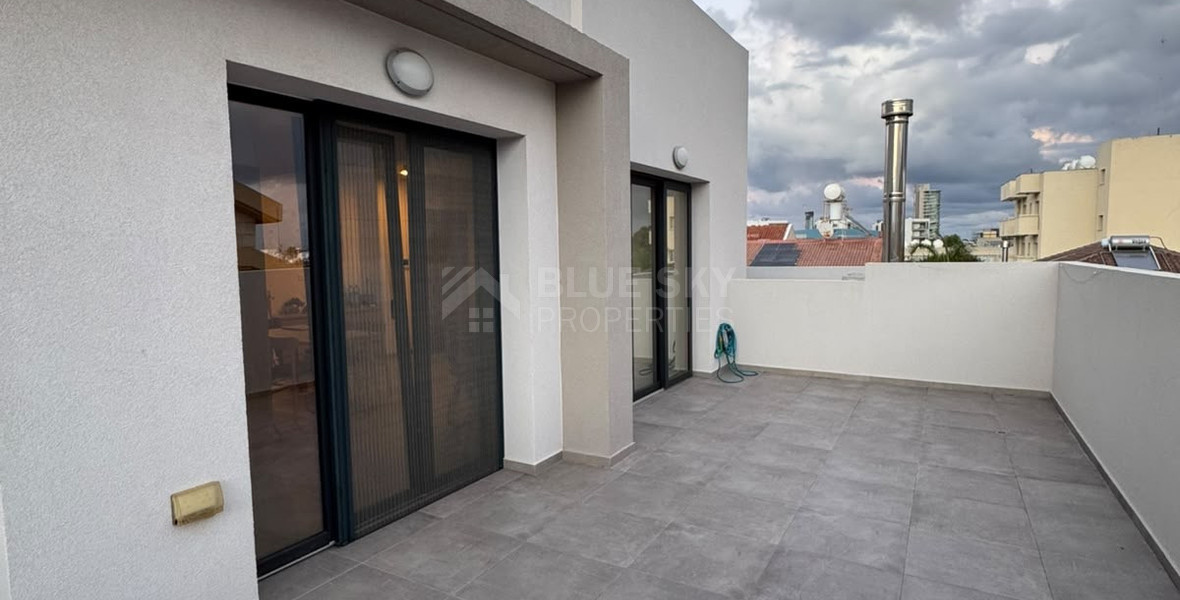 Modern 1-Bed Penthouse in Zakaki with City Views