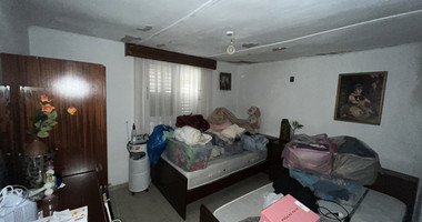 Spacious 3-Bedroom House Large Courtyard for Rent in Kolossi