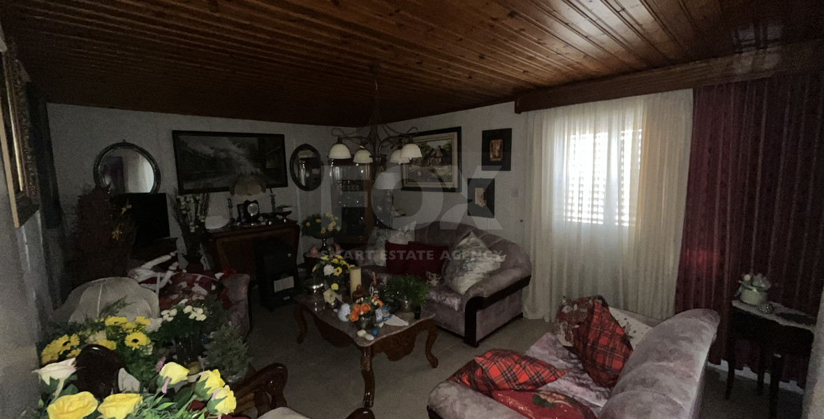 Spacious 3-Bedroom House Large Courtyard for Rent in Kolossi