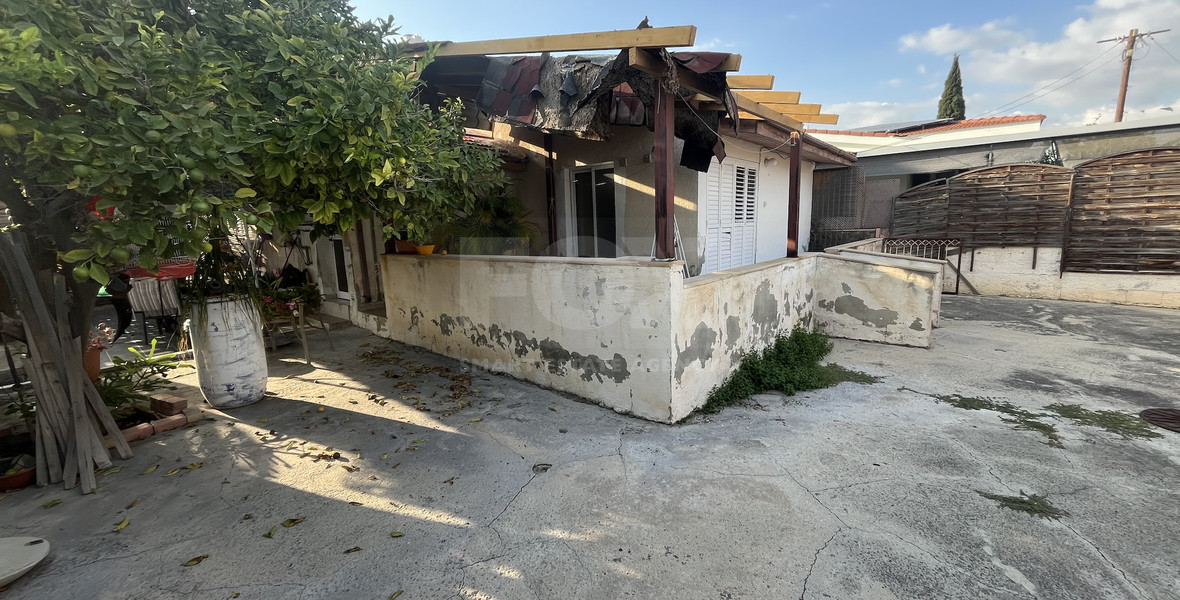 Spacious 3-Bedroom House Large Courtyard for Rent in Kolossi