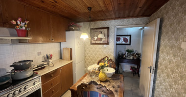 Spacious 3-Bedroom House Large Courtyard for Rent in Kolossi
