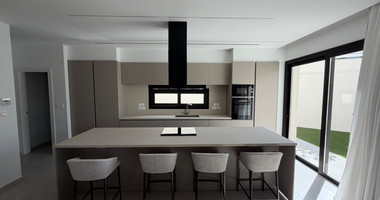 Brand-New Five-Bedroom Villa for Rent – Agios Athanasios