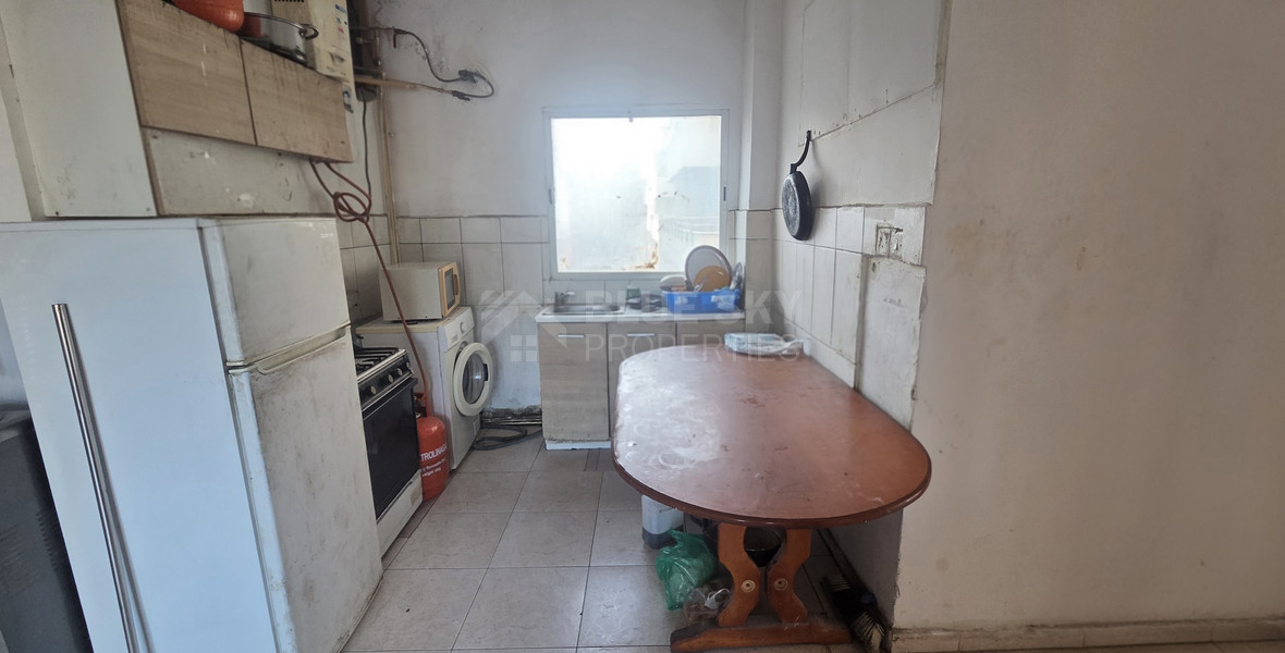 Two-Bedroom Apartment for Sale in Neapoli, Limassol – Renovation Opportunity Just 300m from the Sea