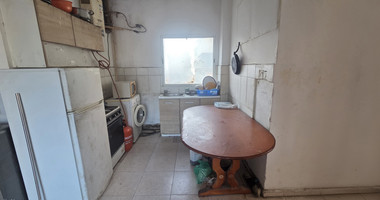 Two-Bedroom Apartment for Sale in Neapoli, Limassol – Renovation Opportunity Just 300m from the Sea