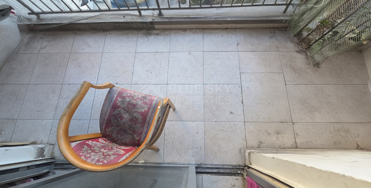 Two-Bedroom Apartment for Sale in Neapoli, Limassol – Renovation Opportunity Just 300m from the Sea