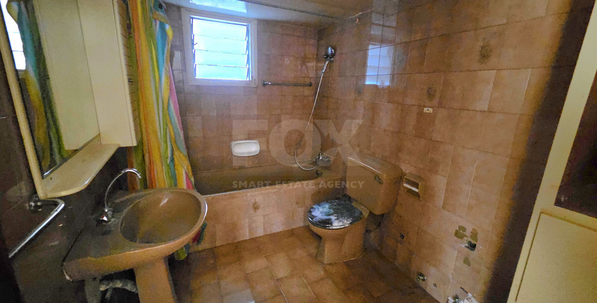 Spacious Six-Bedroom House ( Two Separate 3-Bedroom Apartments) in Agios Ioannis, Limassol