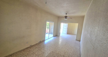Spacious Six-Bedroom House ( Two Separate 3-Bedroom Apartments) in Agios Ioannis, Limassol
