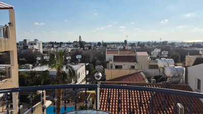 Charming Two-Bed Semi-Detached House in Universal with City Views