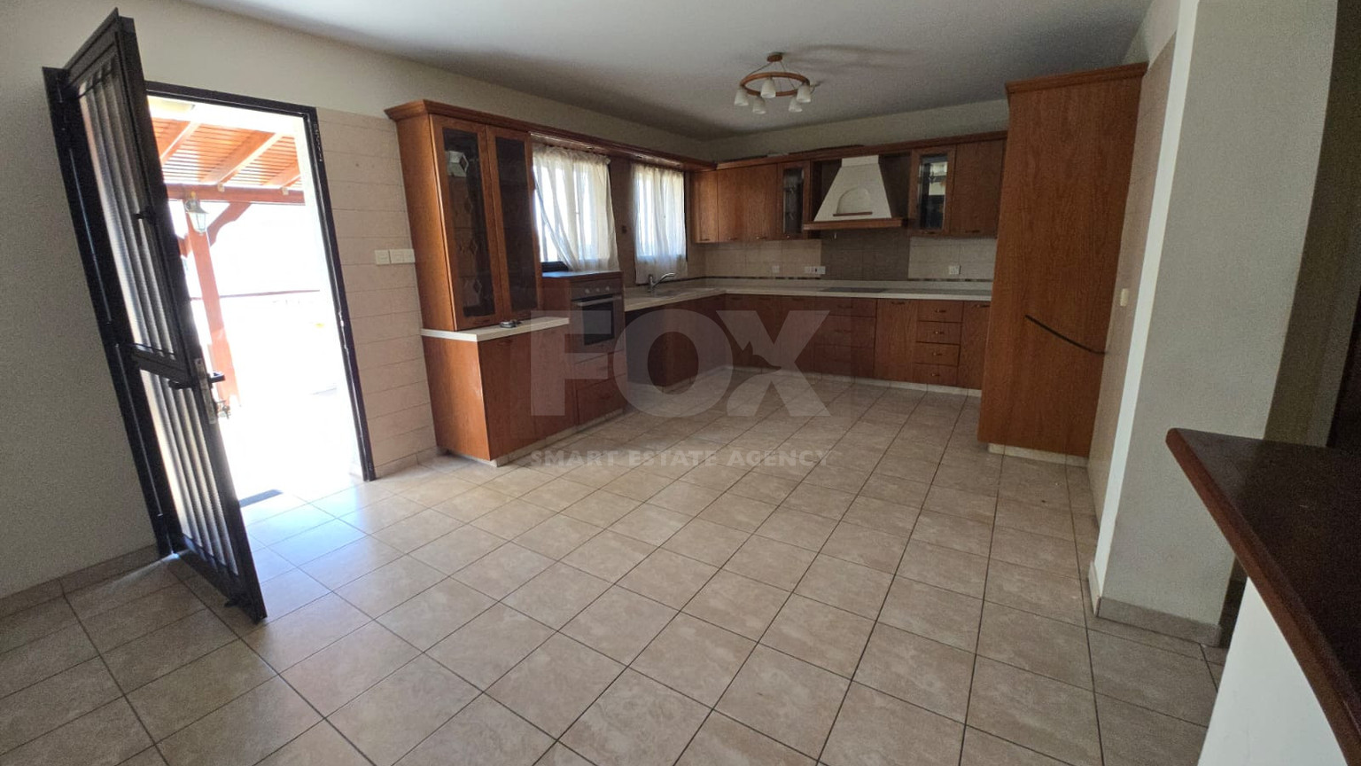 Spacious 3-Bedroom Apartment in Agia Fyla – 170 m² with Large Back Veranda