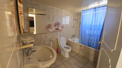 Spacious 3-Bedroom Apartment in Agia Fyla – 170 m² with Large Back Veranda