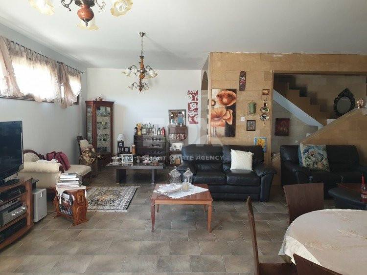 Modern Four Bedroom Home with Pool in Pachna