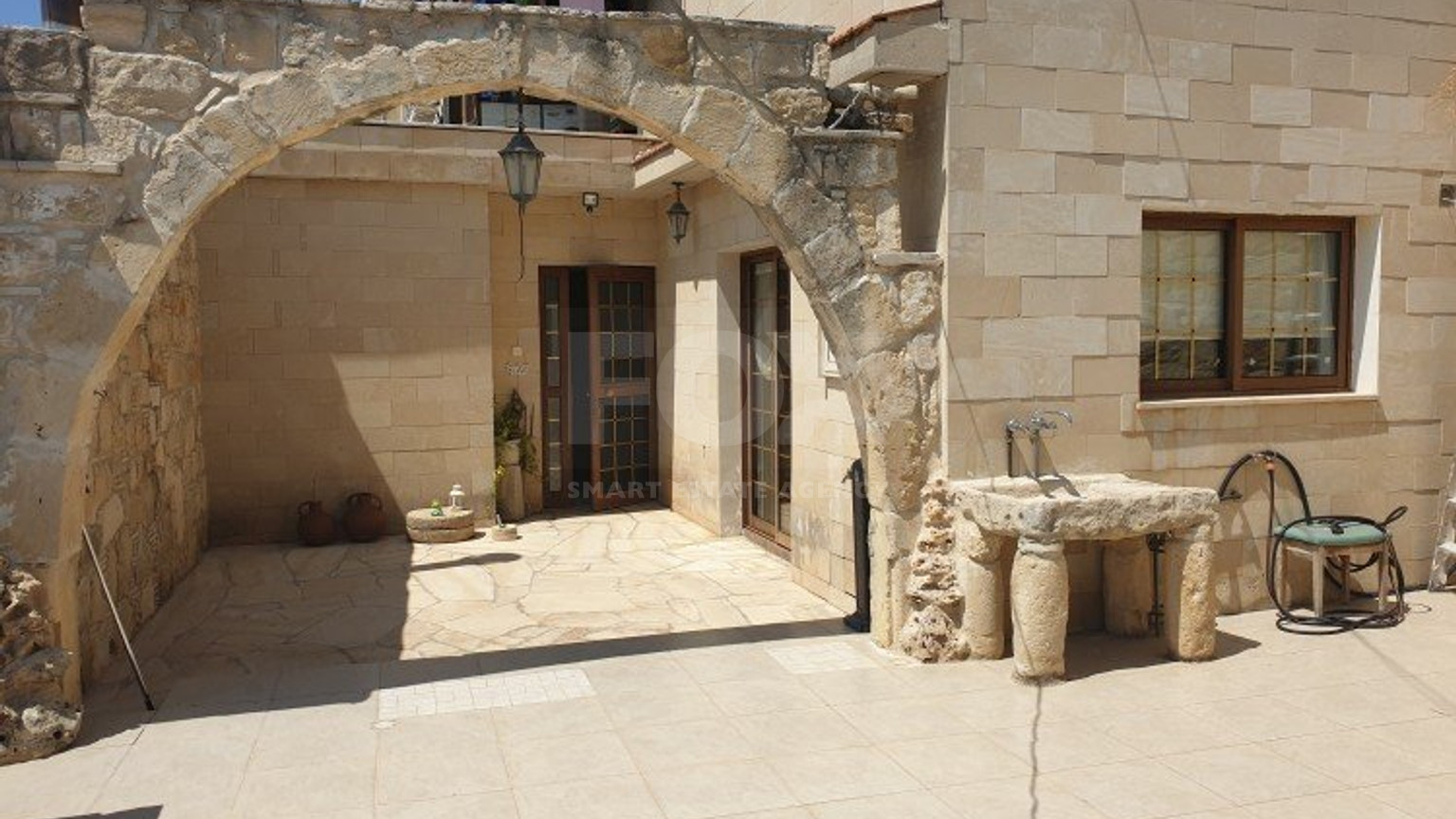 Modern Four Bedroom Home with Pool in Pachna