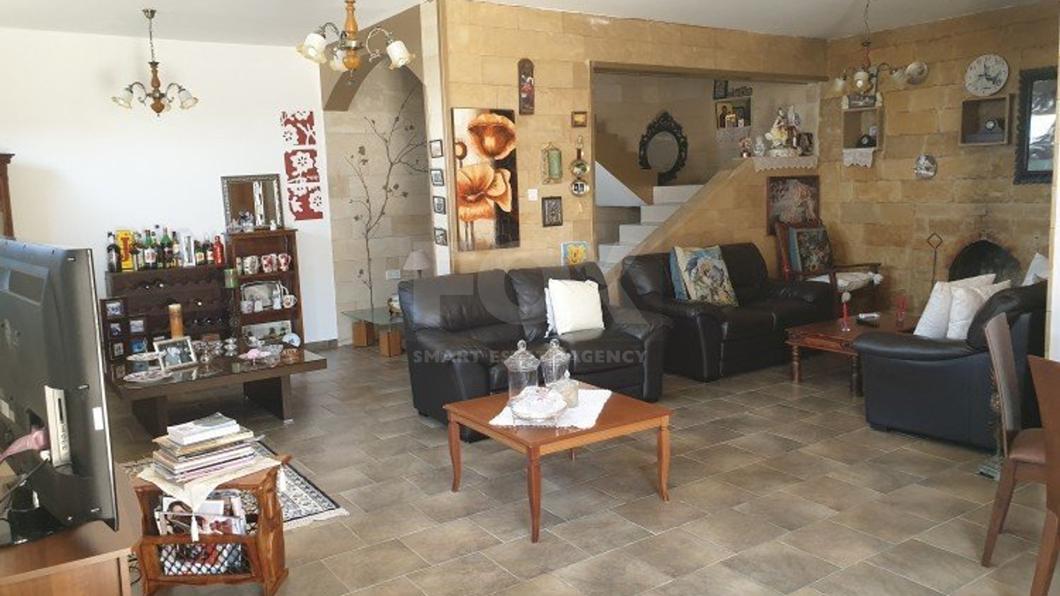 Modern Four Bedroom Home with Pool in Pachna