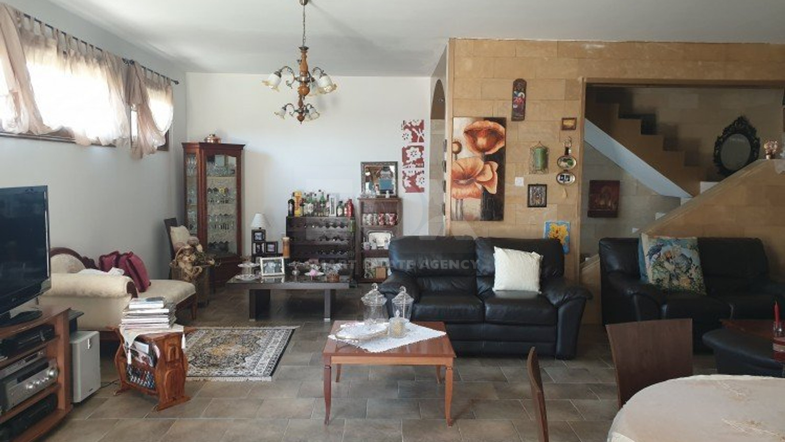 Modern Four Bedroom Home with Pool in Pachna