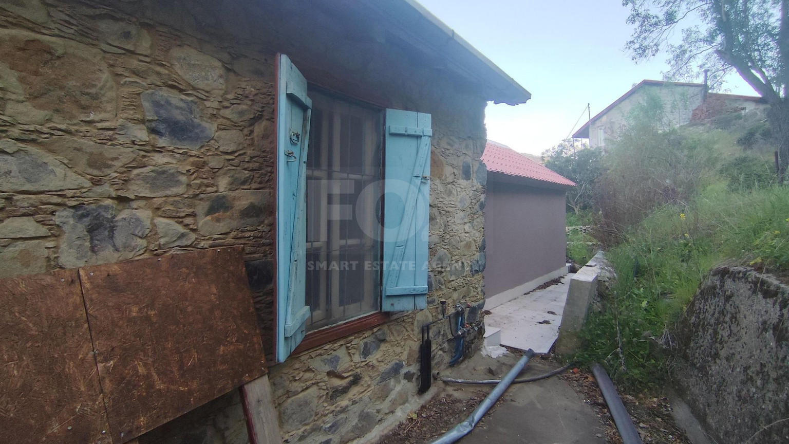 Partially Furnished Semi-Detached House in Treis Elies