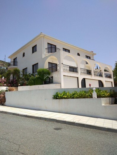 Five bedroom House in Tala-Paphos