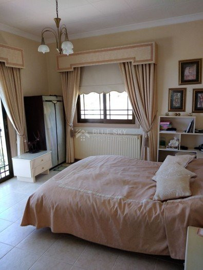 Five bedroom House in Tala-Paphos