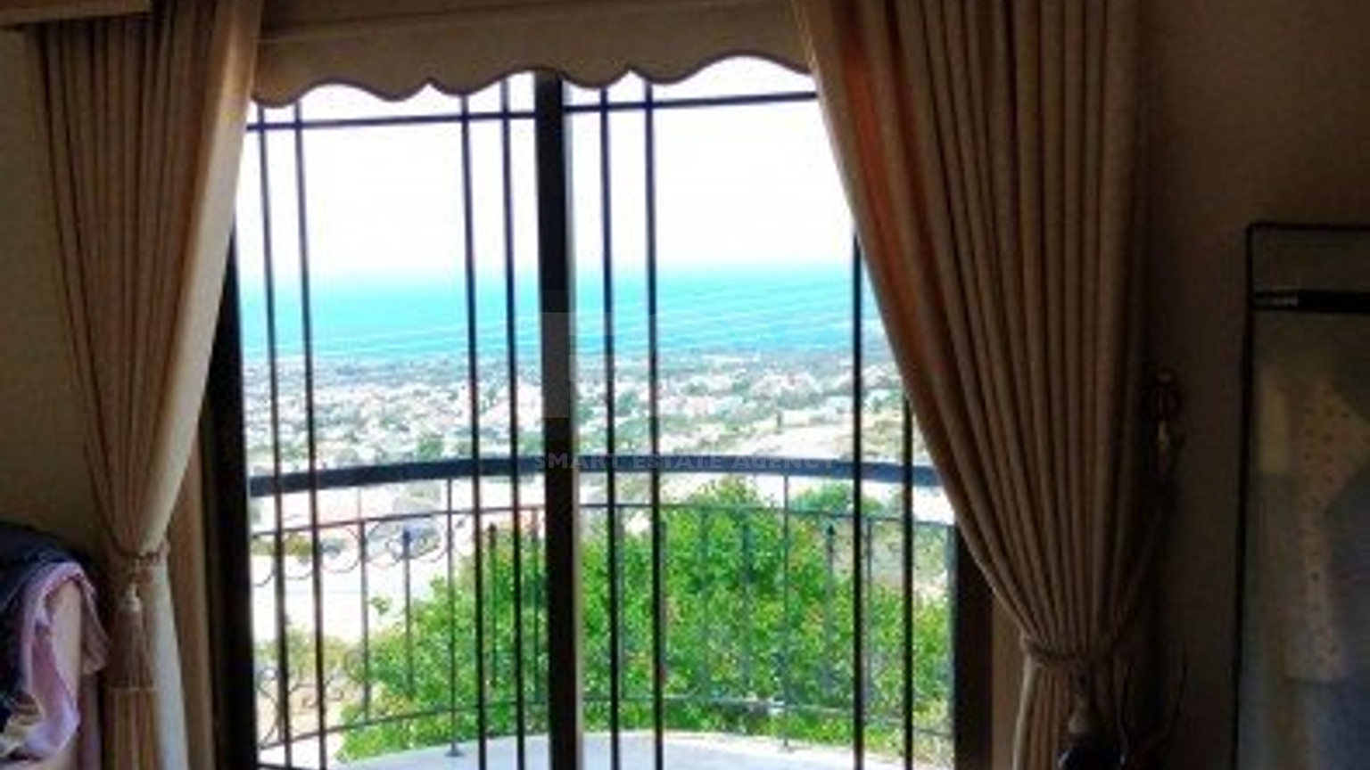 Five bedroom House in Tala-Paphos