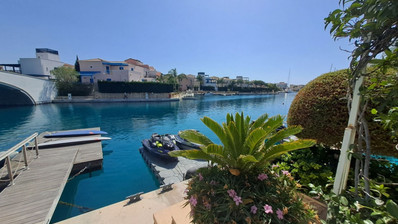 Exclusive Seafront Three bedroom Villa on Limassol Marina For Sale