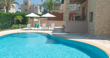 Four Bed Villa To Rent In Polis area