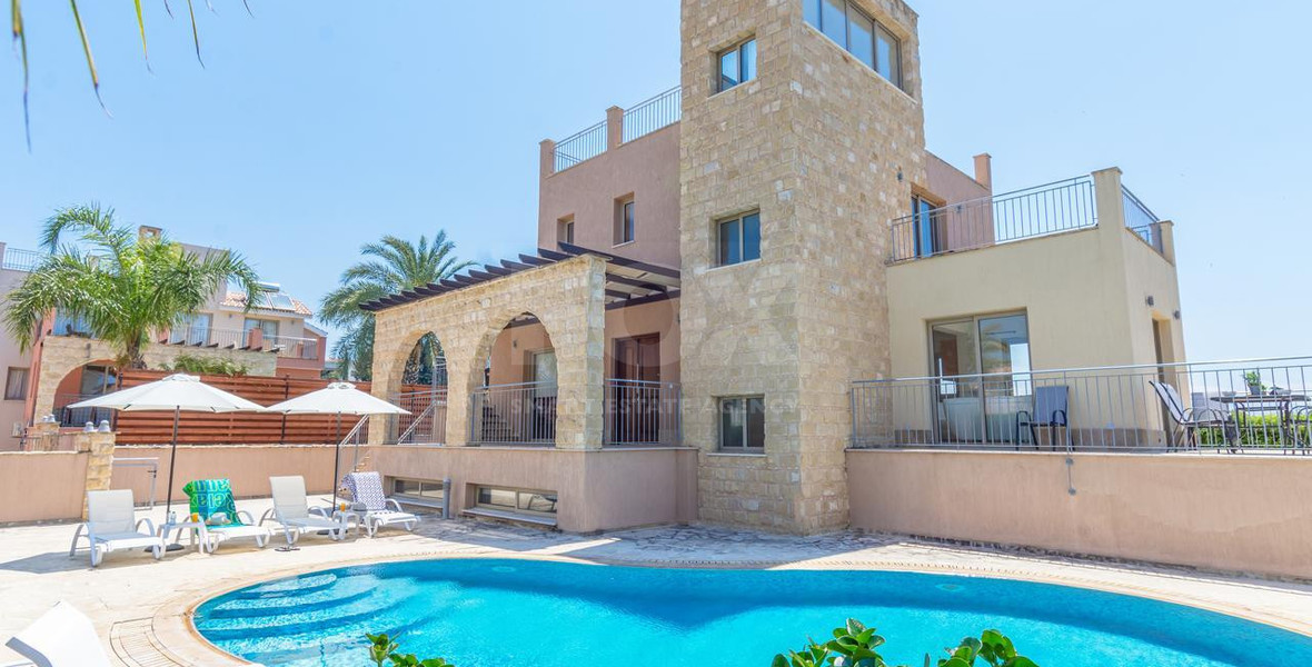 Four Bed Villa To Rent In Polis area