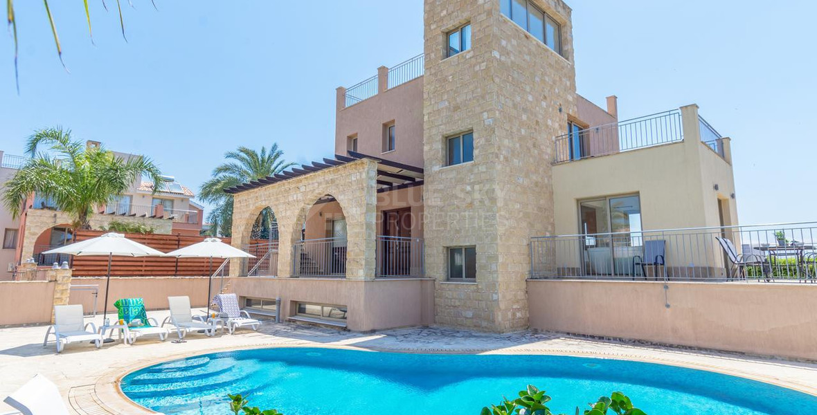 Four Bed Villa To Rent In Polis area