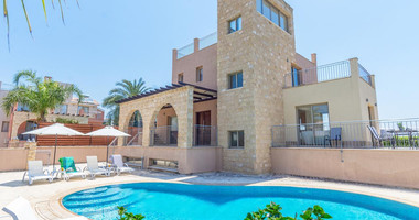 Four Bed Villa To Rent In Polis area