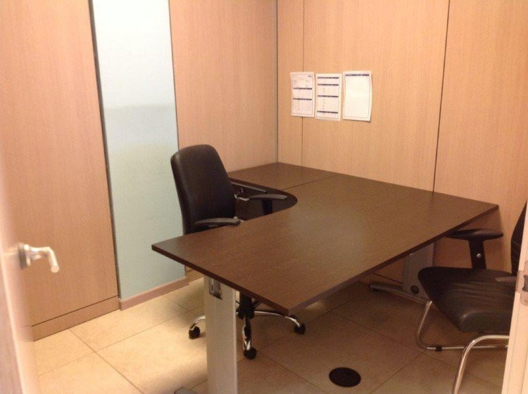 Bureau  à Demos Agiou Athanasiou, Chypre