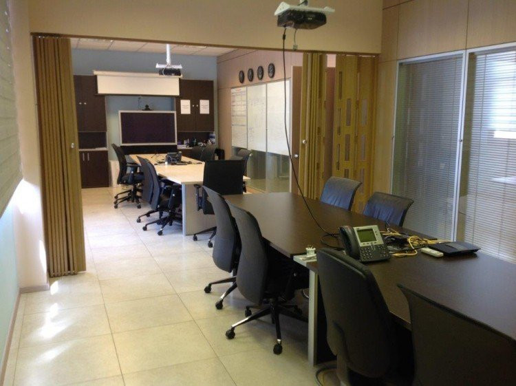 Bureau  à Demos Agiou Athanasiou, Chypre