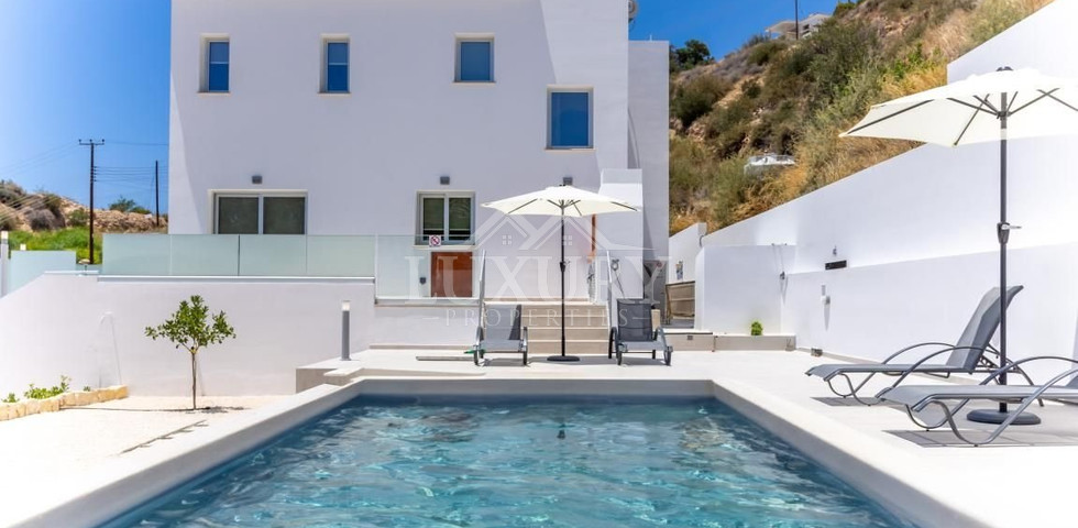 Three Bed luxury Villa In Kissonerga, Paphos