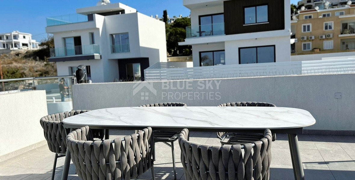 LUXURY THREE BEDROOM KEY READY VILLA WITH UNOBSTRUCTED SEA VIEWS!!