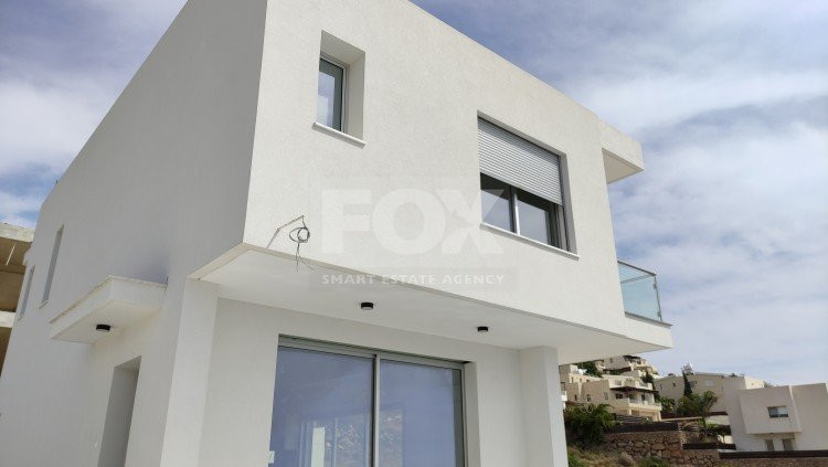 LUXURY THREE BEDROOM KEY READY VILLA WITH UNOBSTRUCTED SEA VIEWS!!