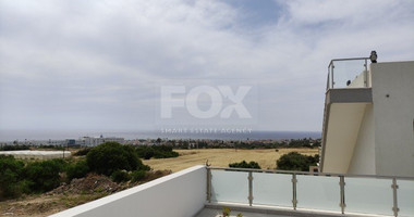 LUXURY THREE BEDROOM KEY READY VILLA WITH UNOBSTRUCTED SEA VIEWS!!