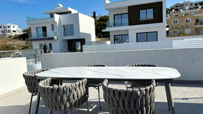 LUXURY THREE BEDROOM KEY READY VILLA WITH UNOBSTRUCTED SEA VIEWS!!