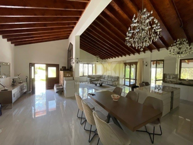 Luxury Viila with guest house in Moniatis with its own private grounds of landscaped gardens engulfed by forest trees.