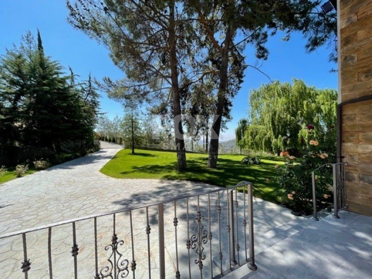 Casa 5 habitaciones 350 m² en Moniatis, Chipre